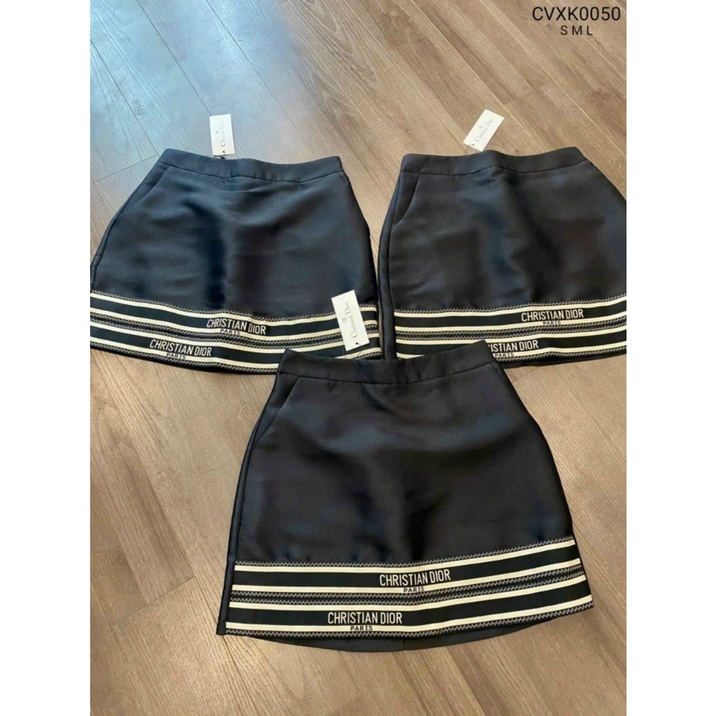 Chân váy nữ chất umi dày viền gấu thương hiệu sang chảnh siêu hot hè 2023