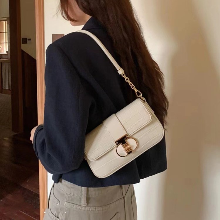 Túi Xách Đeo Vai Hình Vuông Nhỏ Màu Hồng Kết Cấu Mới Cao Cấp Dễ Phối Đồ