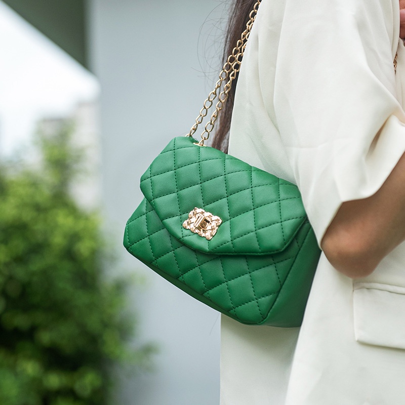 Túi Xách Đeo Vai Kiểu Vuông Nhỏ Đính Đá Phối Dây Xích Thời Trang Sành Điệu