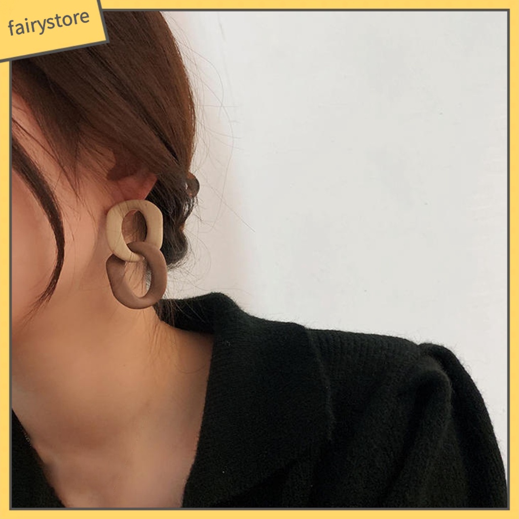 1 Đôi Bông Tai Hình Thoi Rỗng Màu Sắc Tương Phản Phong Cách Retro Dành Cho Nữ