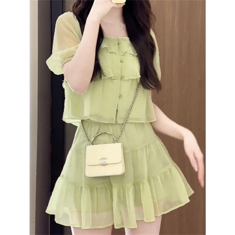 Set Áo Kiểu Cổ Vuông Phối Bèo Và Chân Váy Ngắn Thời Trang Hong Kong Cao Cấp Cho Nữ