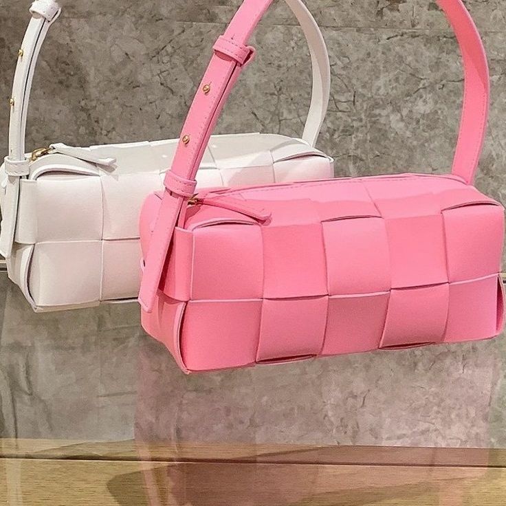 Bottega Veneta leather woven bag women's pink underarm bag fashionable all-match shoulder bag 2023 new advanced portable pillow bag XDP1