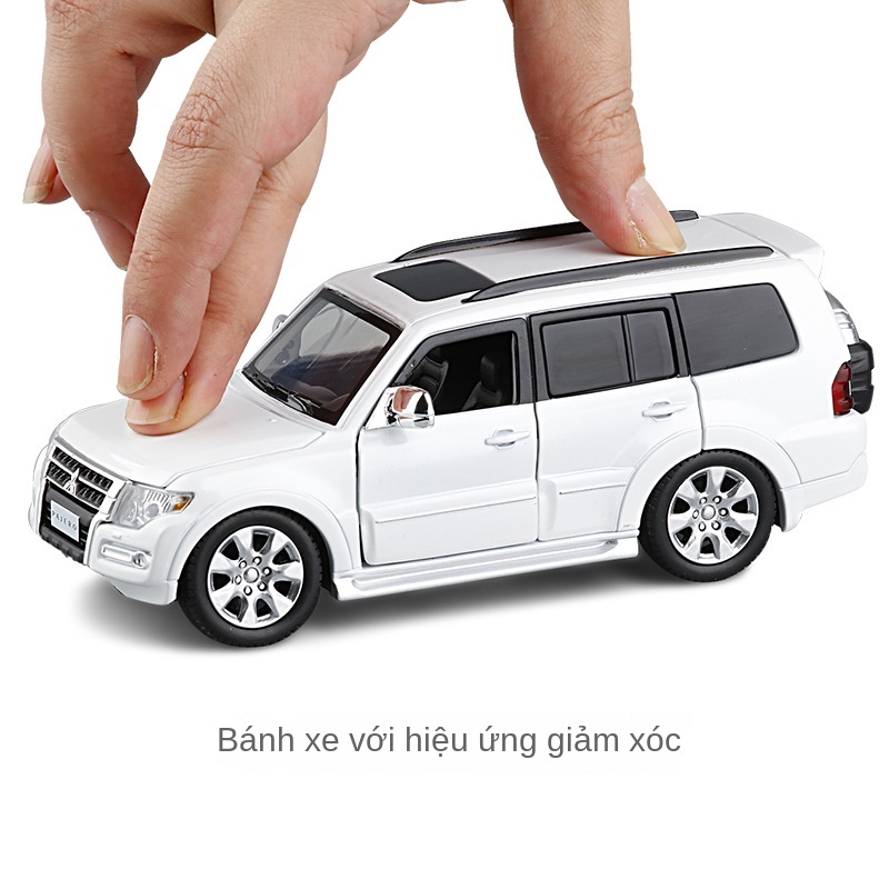 Mô Hình Xe Hơi Mitsubishi Pajero V97 Tỉ Lệ 1 / 32 Có Đèn Và Âm Thanh Sống Động