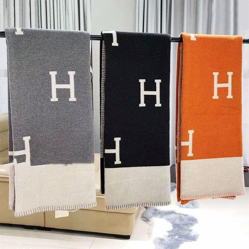 Chăn Len Cashmere In Chữ Cái Dùng Trong Văn Phòng / Ngủ Trưa