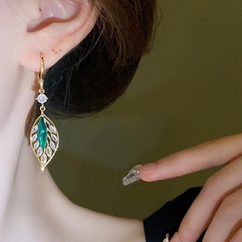 Bông Tai Hợp Kim Hình Lá Đính Đá Zircon Màu Xanh Lá Cây Sang Trọng Phong Cách Hàn Quốc Thời Trang Cho Nữ