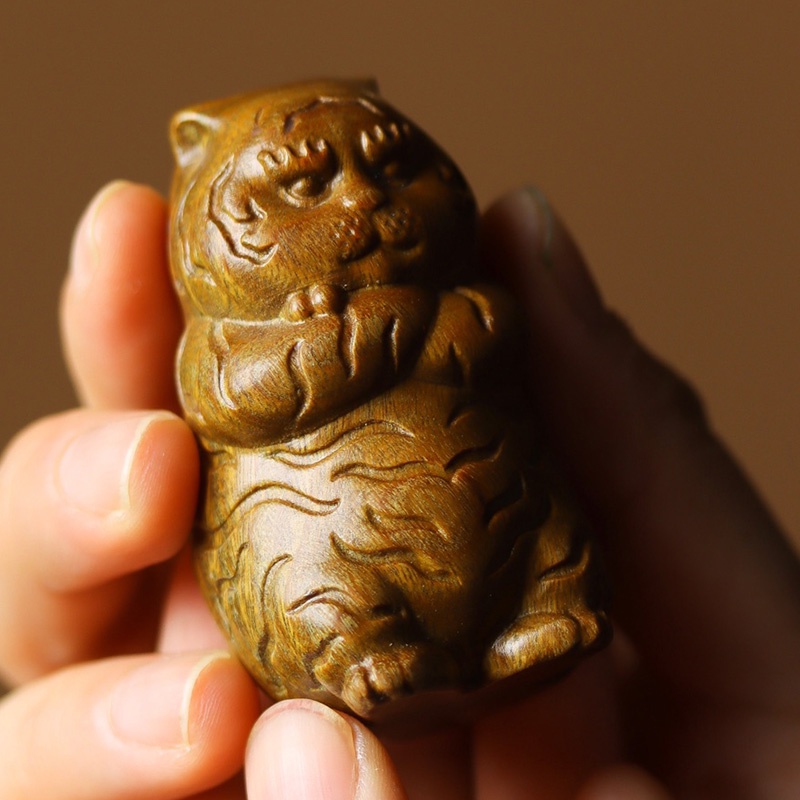 Hổ Chubby Bằng Gỗ Đàn Hương Dễ Thương Dùng Trang Trí Bàn