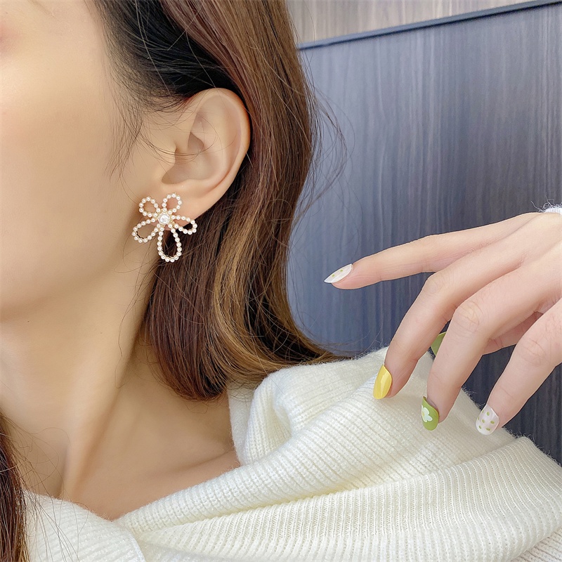 Bông Tai Hình Hoa Đính Ngọc Trai Nhân Tạo Phong Cách Hàn Quốc Thời Trang