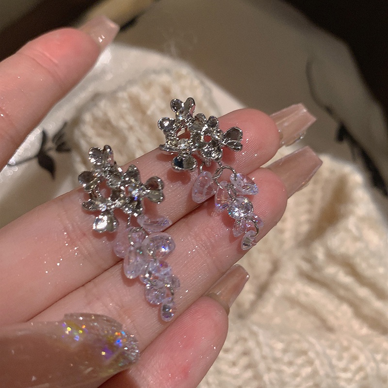 Khuyên Tai Tua Rua Dáng Dài Hình Hoa Nho Đính Đá Pha Lê Lấp Lánh Thời Trang Cho Nữ