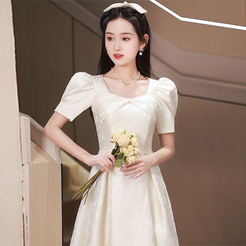Đầm dạ hội thanh lịch mới Tay ngắn đơn giản chủ nhà biểu diễn hòa nhạc sinh viên Váy trắng dài vừa phải Thời trang