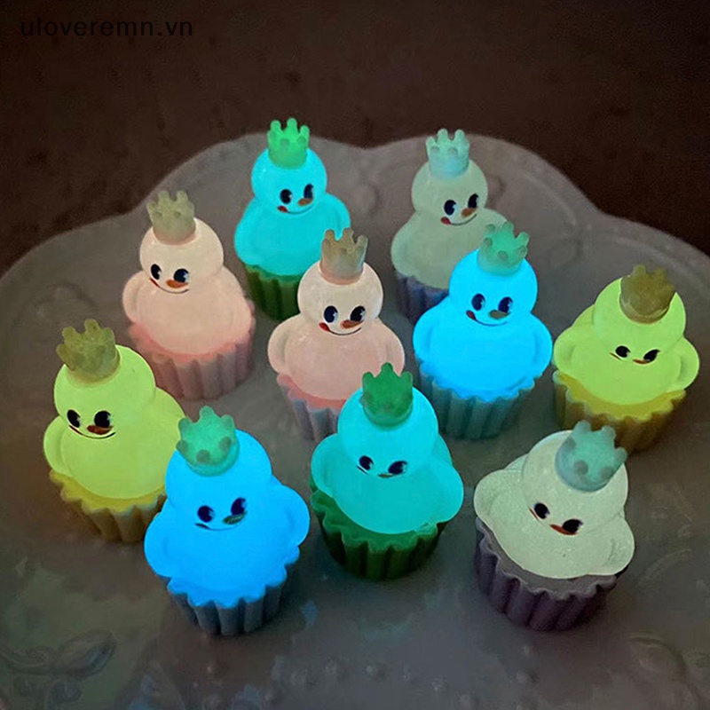 Set 2 Cốc Bánh Kem Mini Bằng Resin Họa Tiết Người Tuyết Hoạt Hình Dạ Quang Dễ Thương