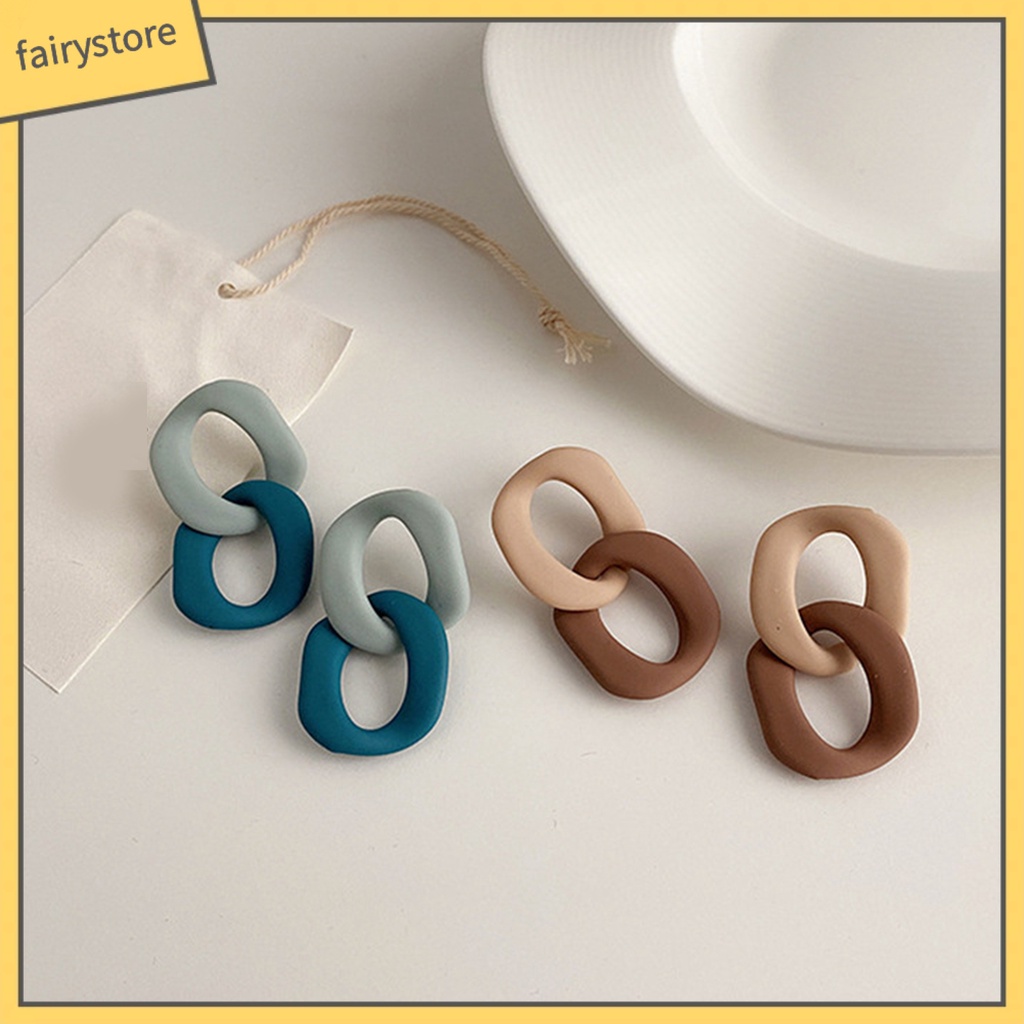 1 Đôi Bông Tai Hình Thoi Rỗng Màu Sắc Tương Phản Phong Cách Retro Dành Cho Nữ