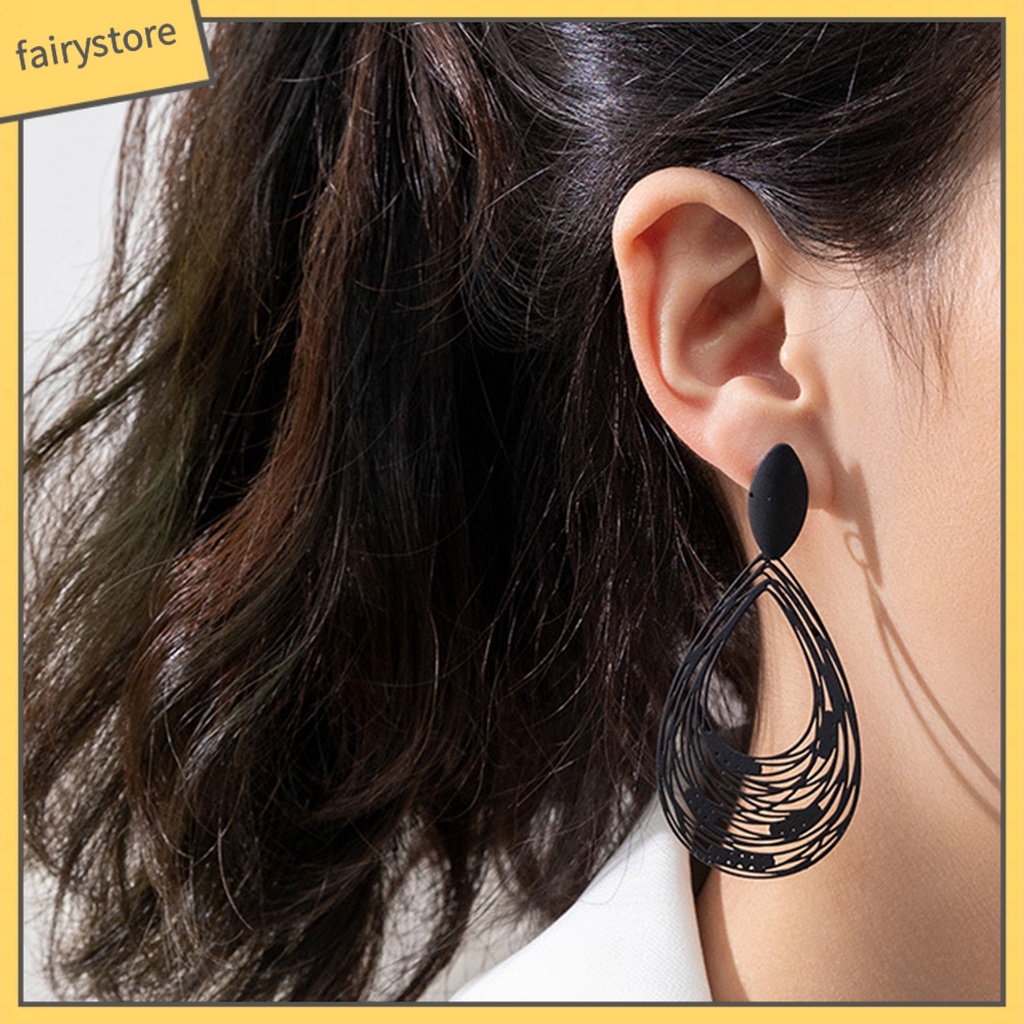 1 Đôi Bông Tai Thiết Kế Rỗng Màu Đen Phong Cách Retro