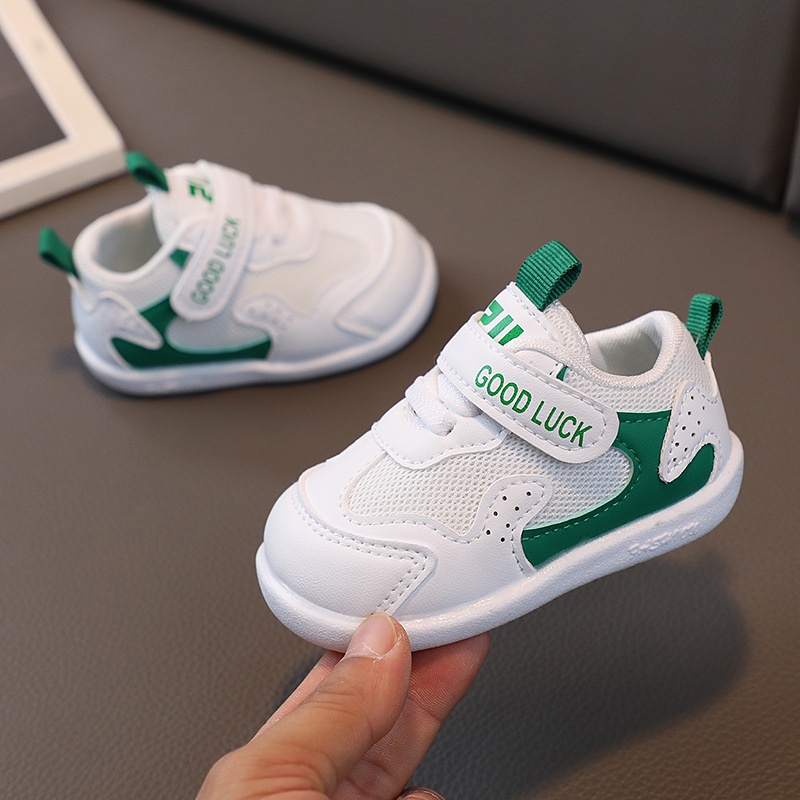 Giày Sneaker Đế Mềm Chống Trượt Thoáng Khí Cho Bé 1 Tuổi Walker