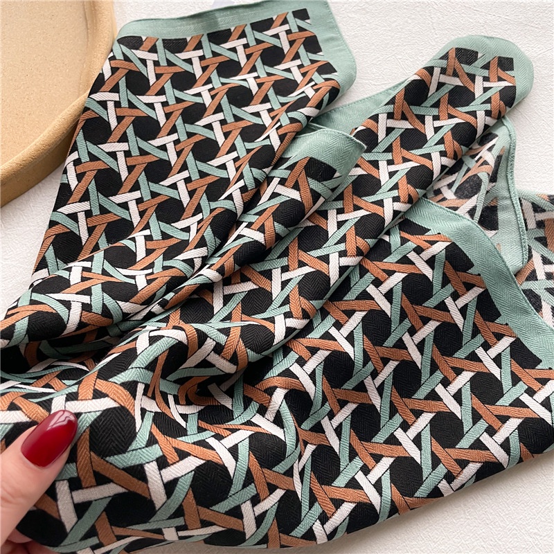 Khăn Choàng Cổ Dệt Kim 65X65Cm In Họa Tiết Hình Học Hai Mặt