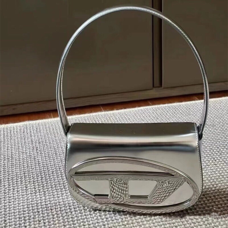 Túi Xách Nữ Kẹp Nách D.i.e.s.e.l Màu Bạc Hot Hit  T055- TA