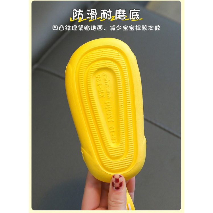 Dép Quai Ngang Đế Dày Chống Trượt Cho Bé