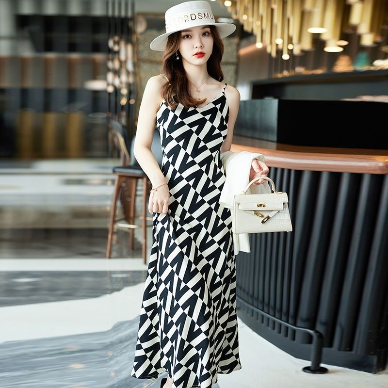 Đầm midi Hai Dây Màu Đen Hở Vai Họa Tiết Hoa Thời Trang Mùa Hè Hàn Quốc Cho Nữ