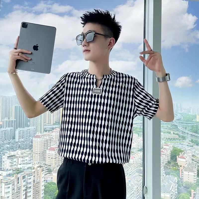 Áo Thun Cotton Kẻ Sọc Caro Cổ Chữ V Nhanh Khô Phong Cách Đường Phố Cho Nam Y2k