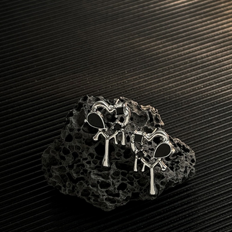 Khuyên Tai Hình Trái Tim Rỗng Phong Cách lava niche Đậm Sành Điệu Cá Tính Cho Nữ