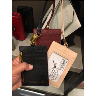 Ví Ngắn Đựng Thẻ Có Dây Đeo Hiệu Charles and Keith CK650701105