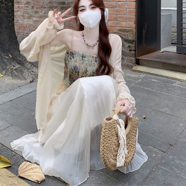 Set Áo Ren Hoa Hai Dây + Áo Khoác Chống Nắng + Chân Váy Lửng Thời Trang Mới Cho Nữ