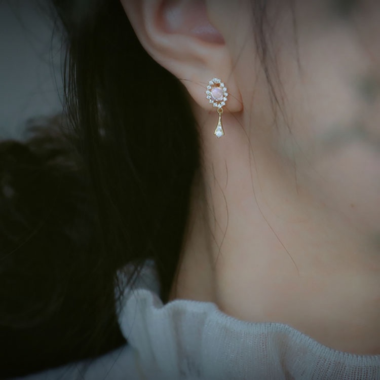 Khuyên Tai Tua Rua Bằng Thép Titanium Đính Đá Zircon Sang Trọng Cho Nữ