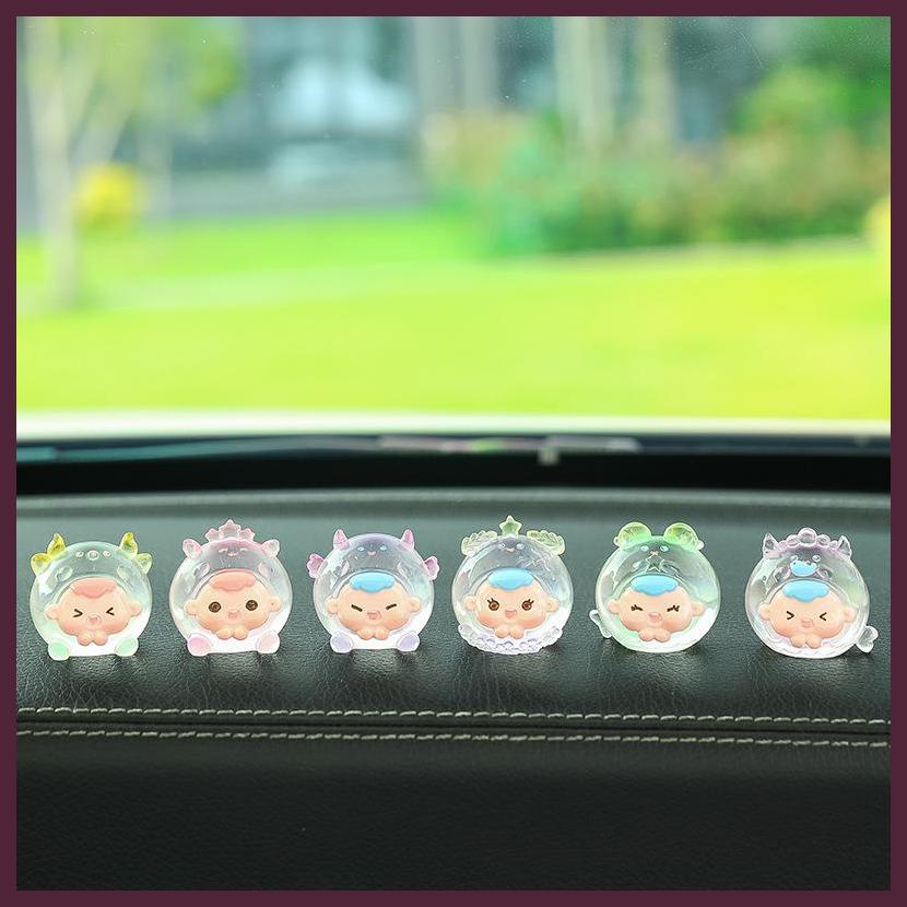 Heo Con Hoạt Hình Bằng Nhựa resin Dễ Thương Để Bàn Trang Trí Văn Phòng Xe Hơi