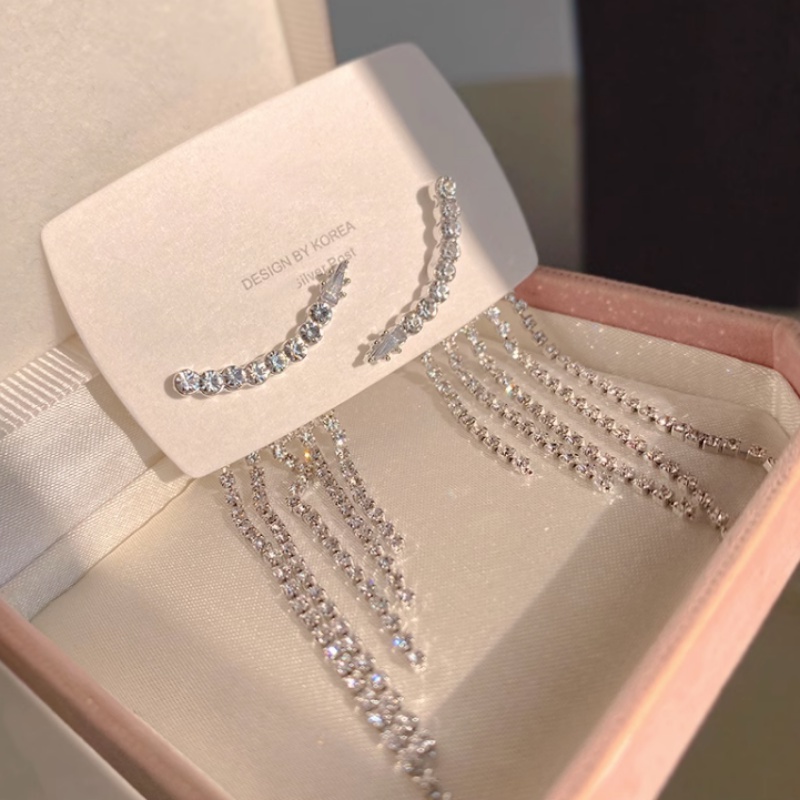 Khuyên Tai Tua Rua Đính Đá Pha Lê Phong Cách Hàn Quốc Sang Trọng