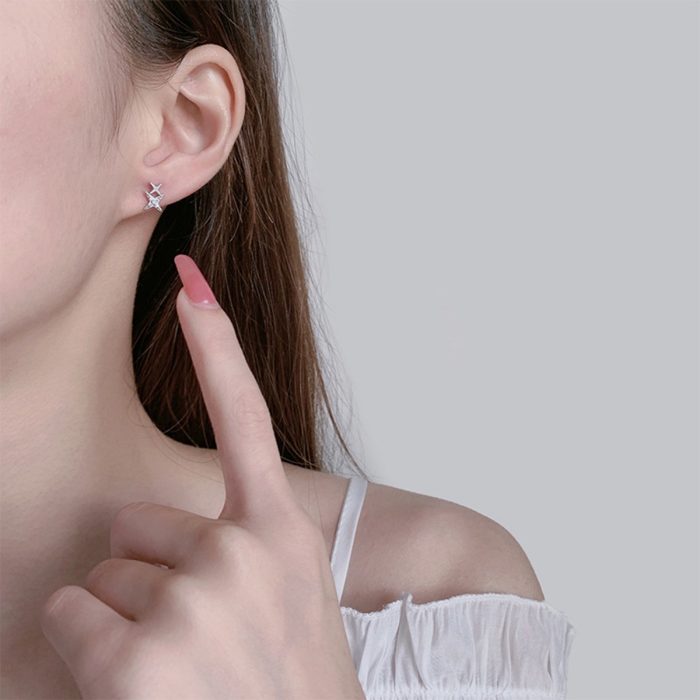 Khuyên Tai Dạng Xoắn Ốc Hình Ngôi Sao Bốn Cánh Tinh Tế Và Đa Năng Mini Cho Nữ