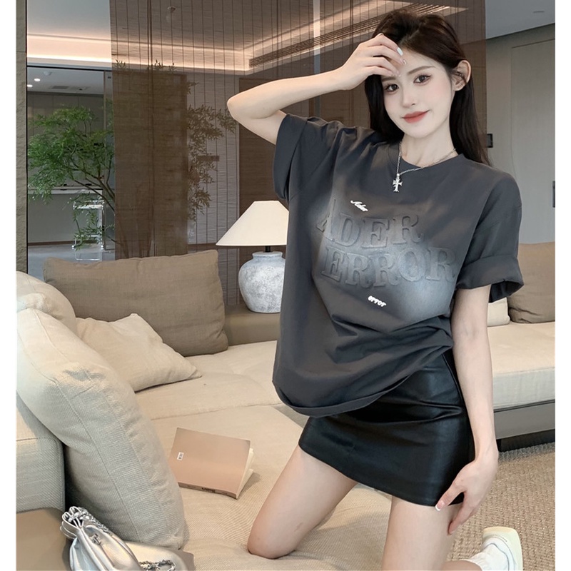 Áo Thun Tay Ngắn Cổ Tròn Dáng Rộng Họa Tiết Sơn Dập Nổi Cá Tính