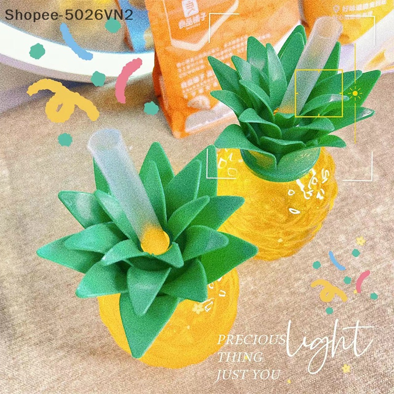 Bình Nước 500ml Có Ống Hút Hình Trái Dâu Dễ Thương