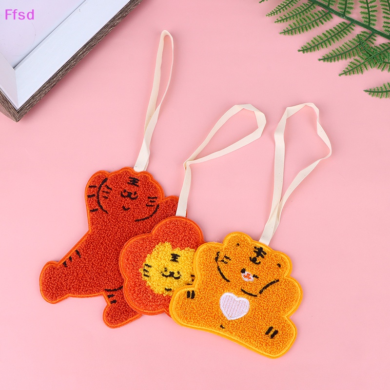 {Ffsd} Móc Khóa Thêu Hình Gấu Nhỏ Dễ Thương Tinh Tế Thời Trang Kèm Thẻ Tên Trang Trí Túi Xách * Bán Chạy