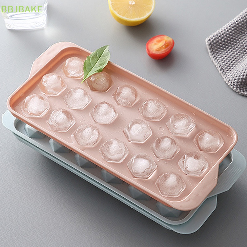 Khuôn Làm Đá Viên 18 Ô Có Nắp Bằng Nhựa