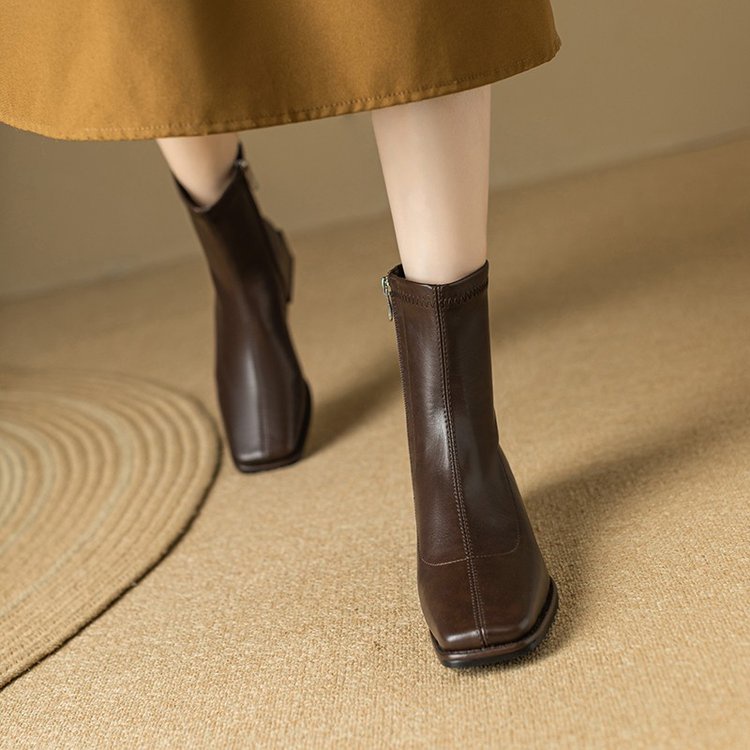 Giày Boots Mũi Vuông Đế Dày Thời Trang Cá Tính