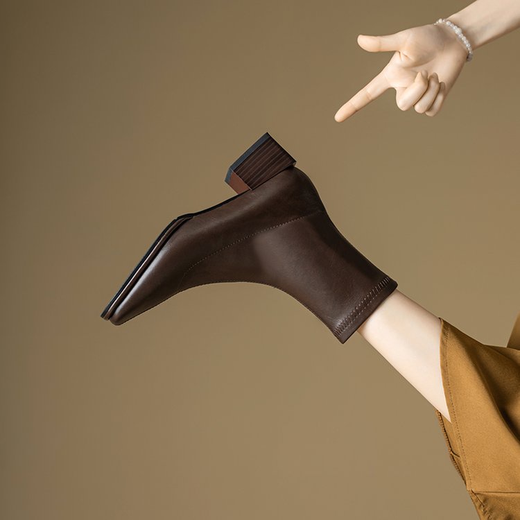 Giày Boots Mũi Vuông Đế Dày Thời Trang Cá Tính