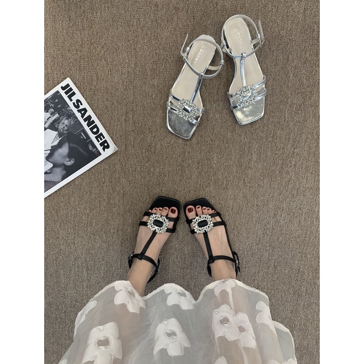 Giày Sandal Đế Bằng Hở Ngón Đính Đá Thoáng Mát Xinh Xắn Cho Nữ
