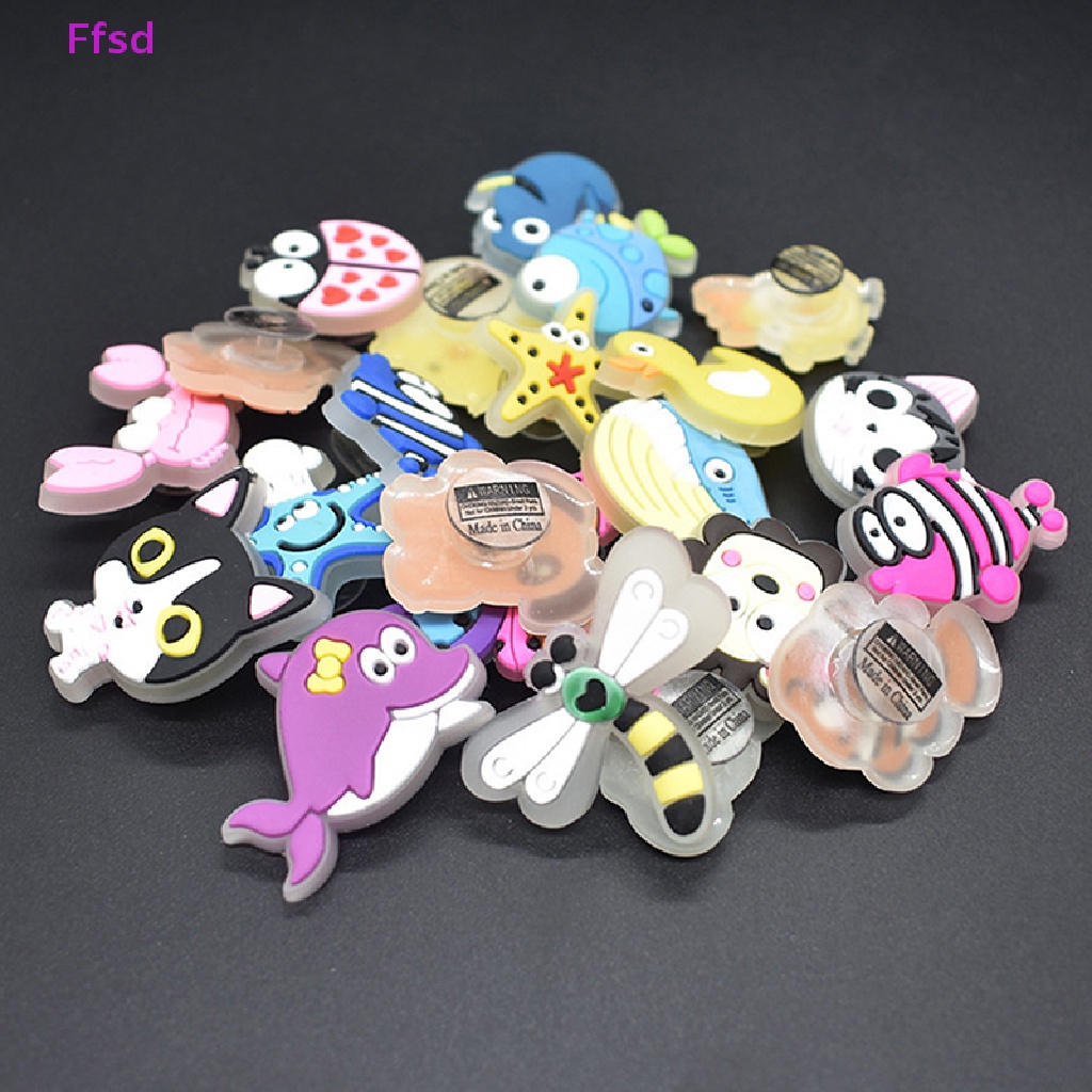 {Ffsd} 1 Phụ Kiện Trang Trí Giày Hình Giày Cá Dạ Quang Bằng PVC Ch