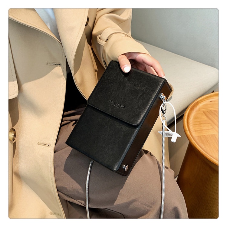 Túi Đeo Chéo Đựng Điện Thoại Thiết Kế Nhỏ Nhắn Phối Dây Xích Thời Trang Cao Cấp Cho Nữ