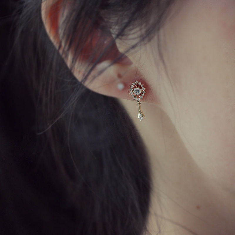 Khuyên Tai Tua Rua Bằng Thép Titanium Đính Đá Zircon Sang Trọng Cho Nữ