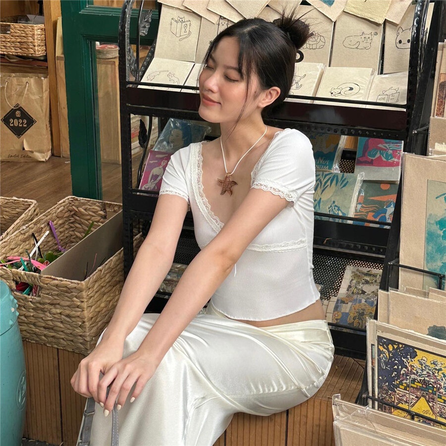 Weird Puss Áo Thun Crop top Tay Ngắn Cổ Chữ V Phối Ren Thắt Nơ Màu Trơn Phong Cách Đường Phố Mùa Hè Cho Nữ