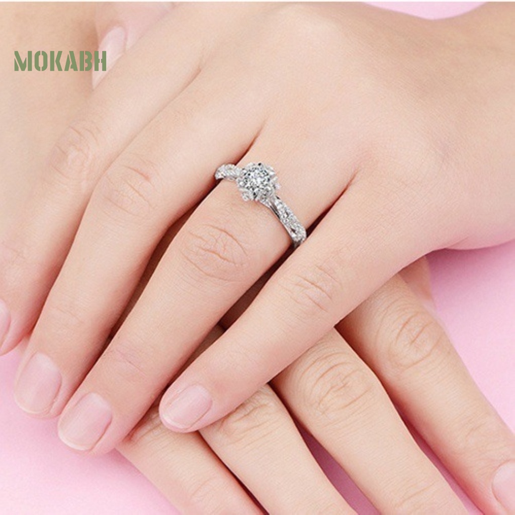 Nhẫn Đính Hôn Hình Hoa Đính Kim Cương Giả Cho Nữ