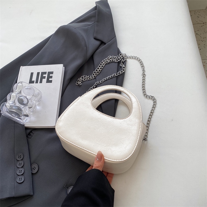 Túi Đeo Vai Màu Đen Phối Dây Xích Thiết Kế Đơn Giản Ngọt Ngào