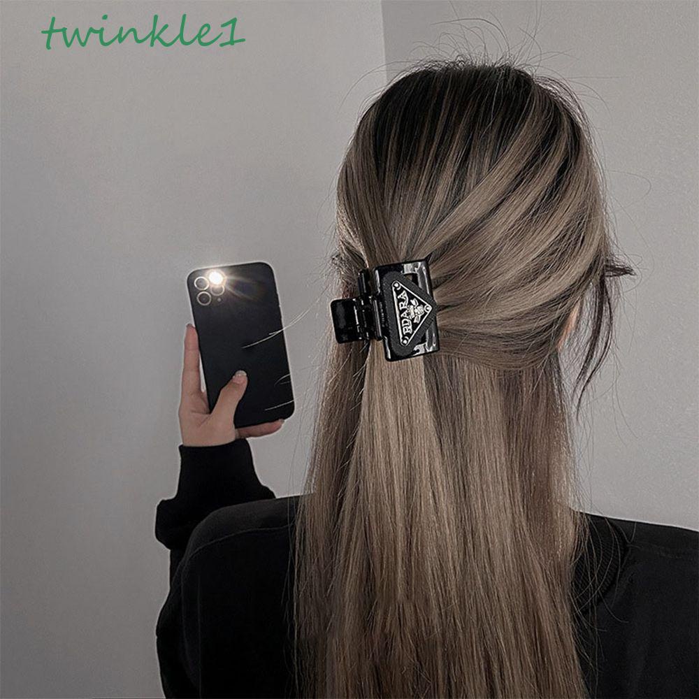 Kẹp Tóc Càng Cua Màu Đen Hình Vuông Họa Tiết Chữ Cái Ngọt Ngào Sáng Tạo Dành Cho Bạn Nữ