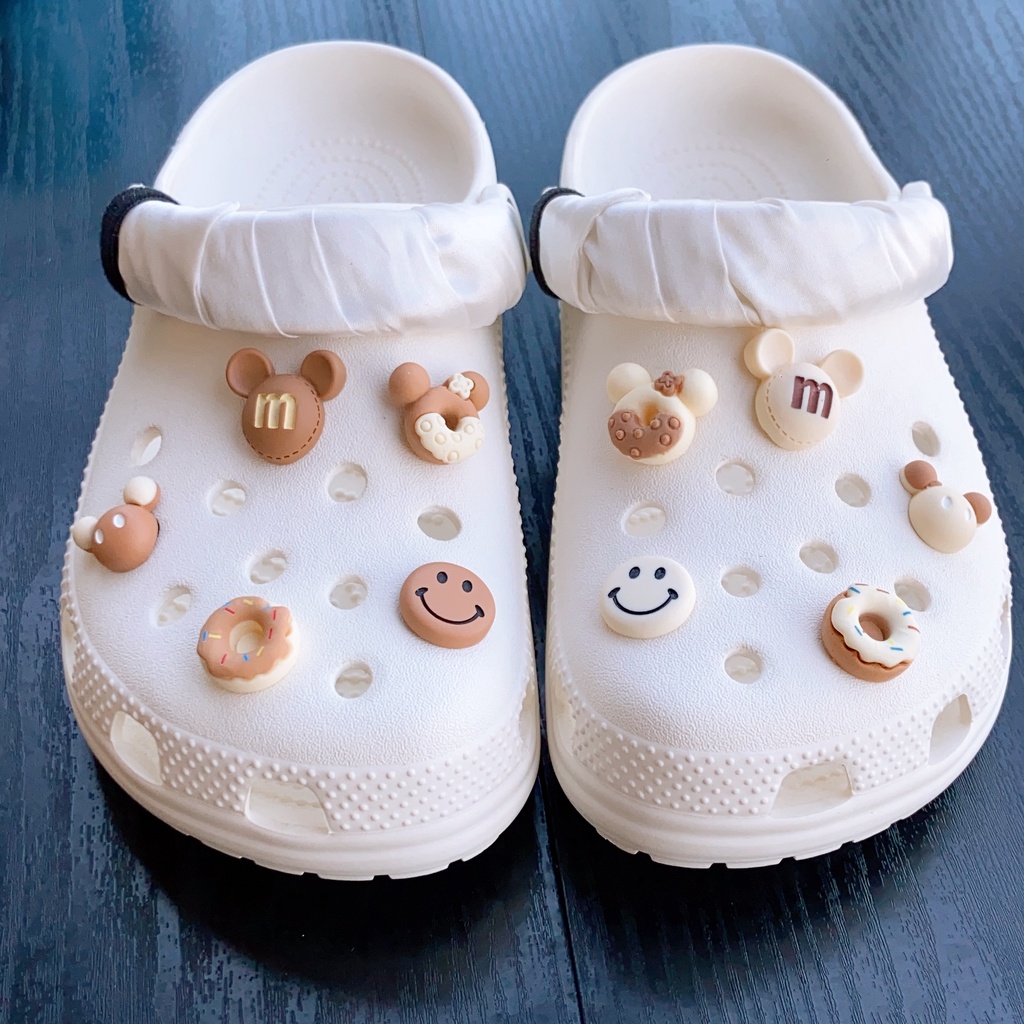 Set 10 Phụ Kiện Nút Thời Trang Hình Gấu / Chuột Mickey / Ruy Băng / Trà Sữa / Cà Phê Croc Jibz