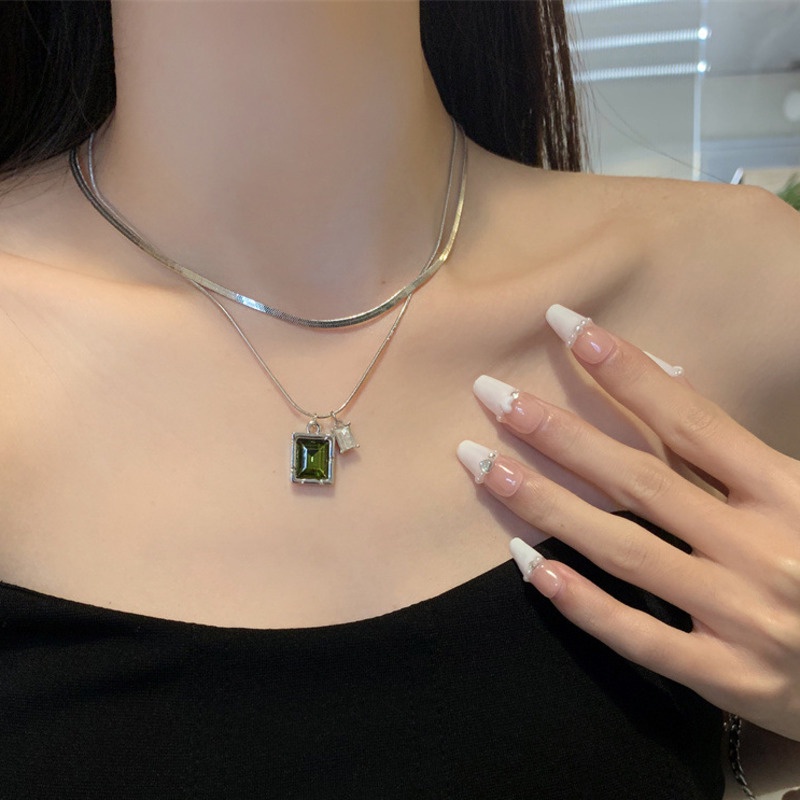 Hai lớp retro xanh vuông zircon xương rắn mặt dây chuyền nữ thiết kế thời trang cá tính ánh sáng sang trọng dây chuyền xương đòn