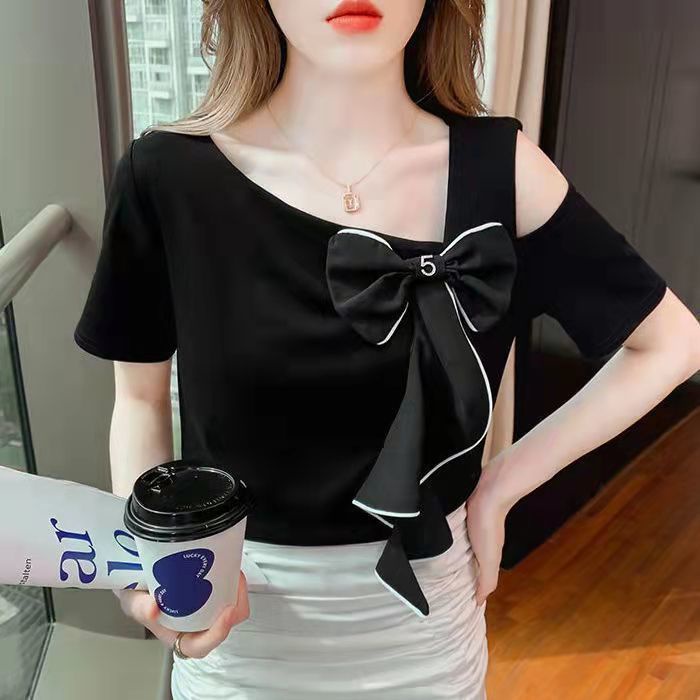 Áo Thun Tay Ngắn Mùa Hè 2023 Thiết Kế Hở Vai Phong Cách Niche Desire Phong Cách Mới Quyến Rũ Cho Nữ