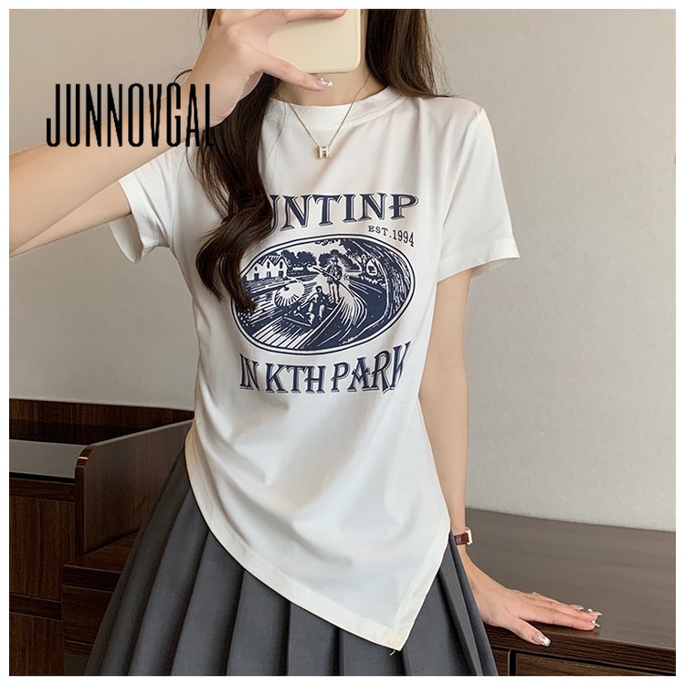 Áo thun JUNNOVGAL thiết kế vai trước gợi cảm in hình thời trang mới