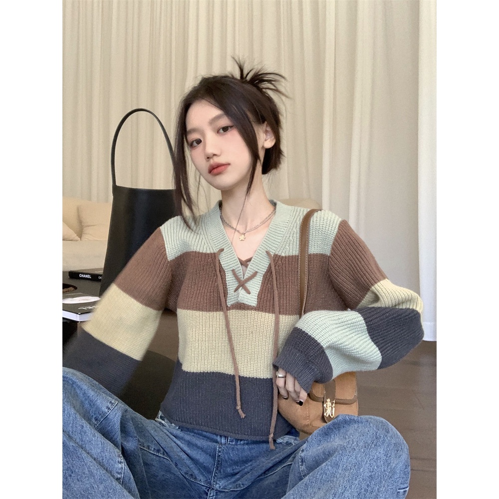 Xiang Nan Áo sweater Dệt Kim Tay Dài Dáng Rộng Ngắn Cổ Chữ v Màu Cà Vạt Tương Phản Thiết Kế Mới Mùa Thu Đông Cho Nữ