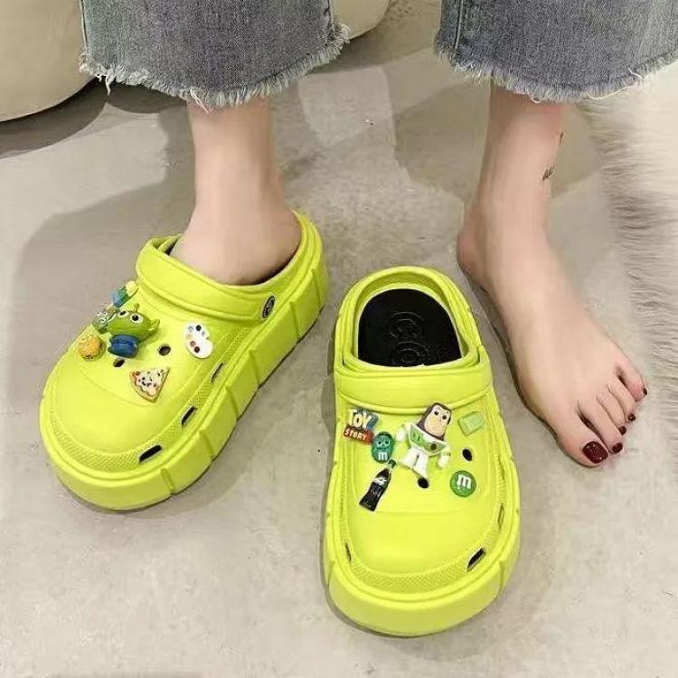 Dép Sandal Chống Trượt Họa Tiết Hoạt Hình Xinh Xắn Dành Cho Nữ