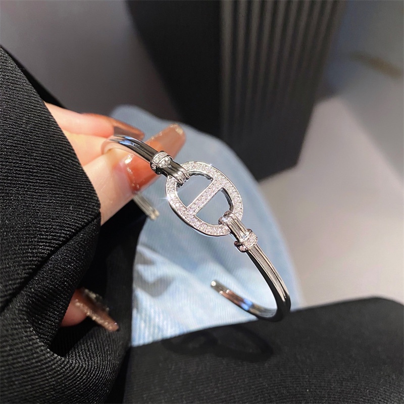 Vòng Tay Đính Đá Zircon Hình Mũi Heo Thời Trang Cho Nữ
